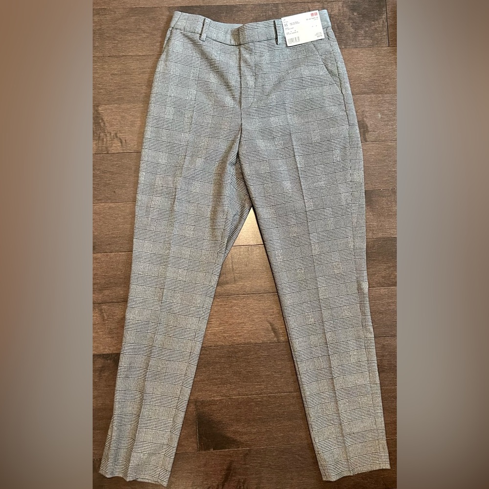 Uniqlo Women’s Grey and Black Checkered Ankle Dress Pant (Size XS)
